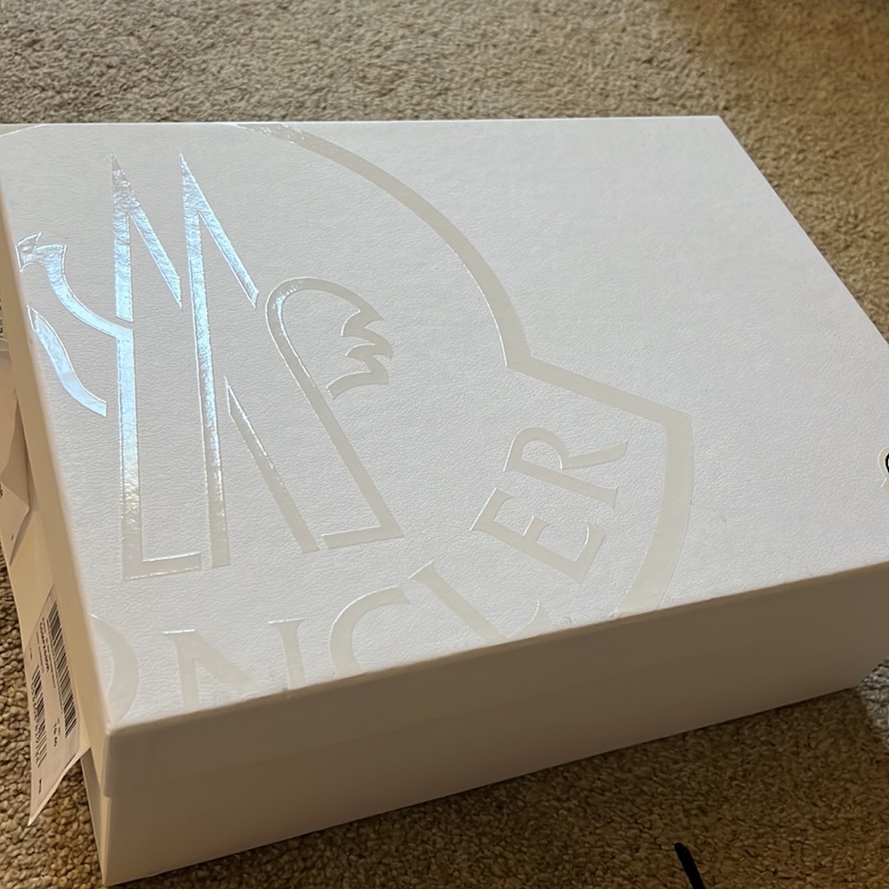 Moncler men sneakers very good condition 10/10 size EU 40 US 8 - Picture 10 of 10